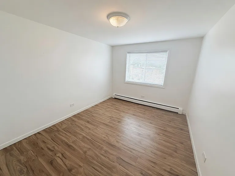 5686 N Elston Ave — Photo 9