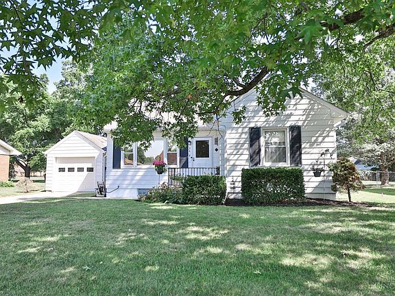 2nd image of 368 Magie Ave