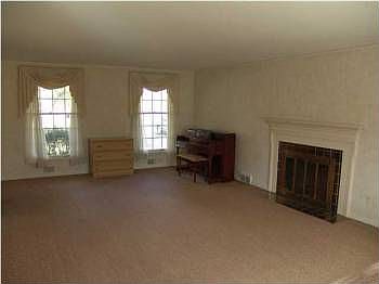 4th image of 3054 Kalamazoo Ave SE