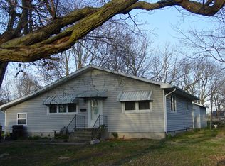 922 S Oak Ave, Aurora, MO 65605