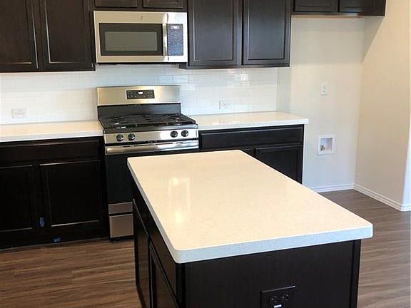 4th image of 2105 Alamandine Ave