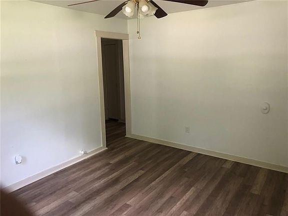 4th image of 1803 W Oak St