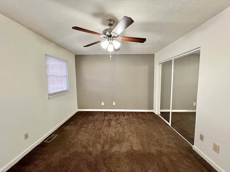 Mayfair Apartments — Photo 33