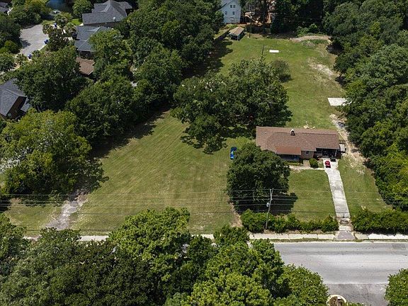 3rd image of 1832 Rifle Range Rd