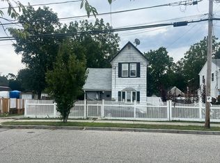 104 2nd Ave, Bay Shore, NY 11706