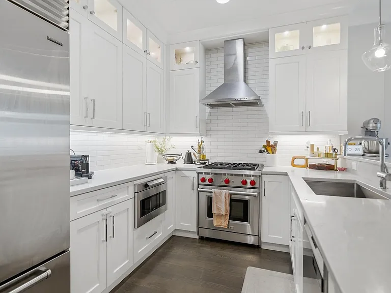 2341 W Roscoe St #2W — Photo 9