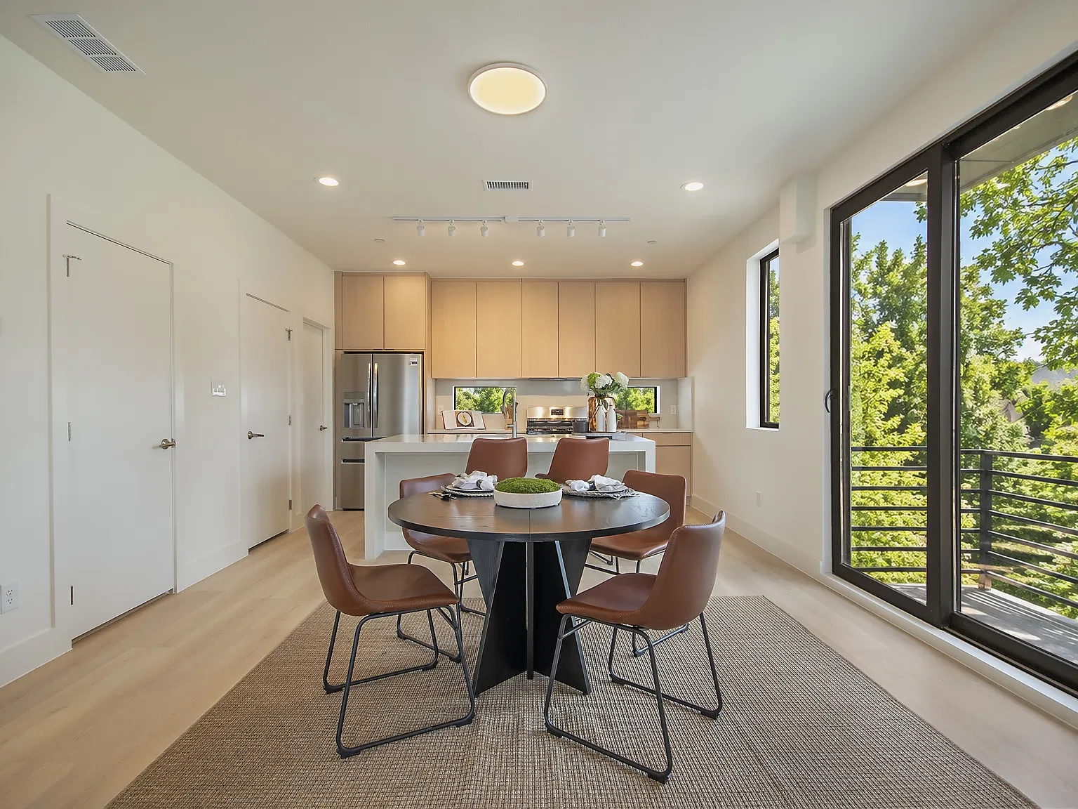 2 bed, 2.5 bath, 1567 sqft, $3,500 — Photo 2