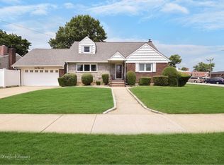 1841 Kent St, Westbury, NY 11590