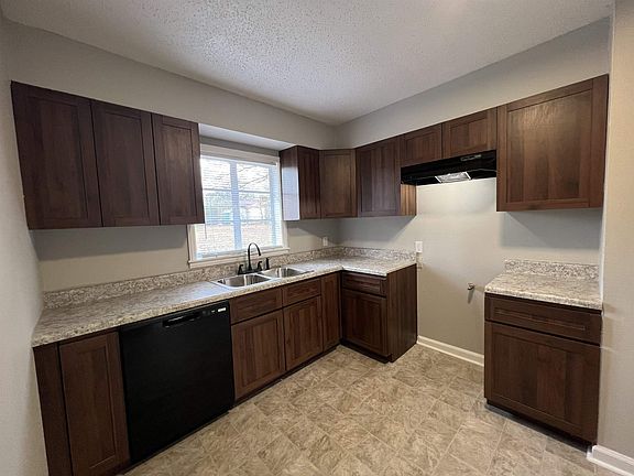 3rd image of 4643 Auburn Rd