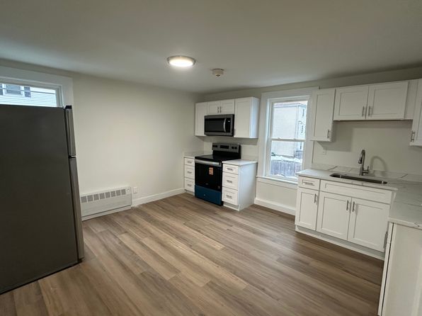67 Bouvier Ave #2R