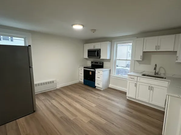 67 Bouvier Ave #2R, Manville, RI 02838