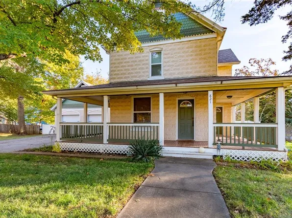 821 Monroe St, Baldwin City, KS 66006