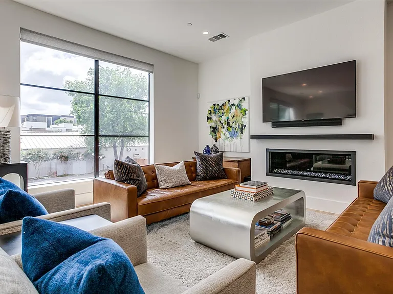2719 Reagan St #101 — Photo 6