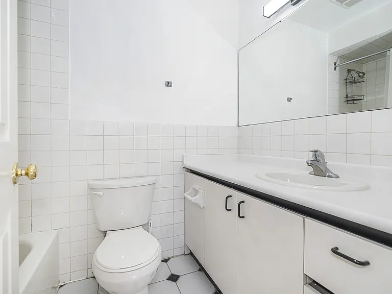 155 Robert St #C — Photo 11