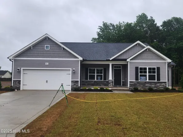 2911 Tucker Hill Drive, Grimesland, NC 27837