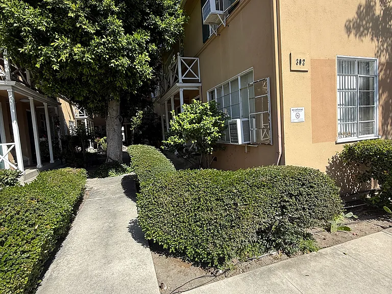 302 N Louise St #13 — Photo 2