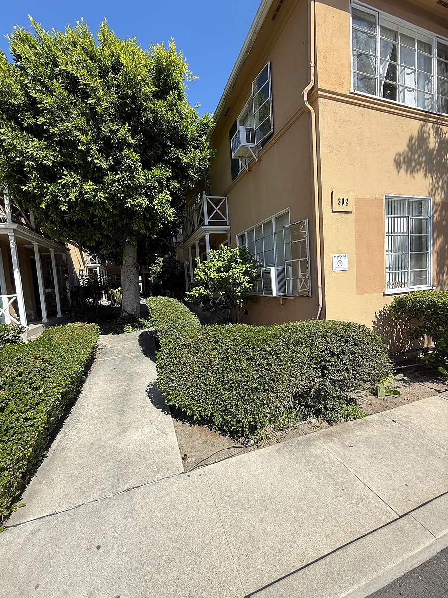 Building Photo - 302 N Louise St #13