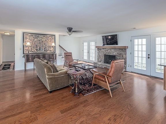 2nd image of 3594 Crestwyn Dr