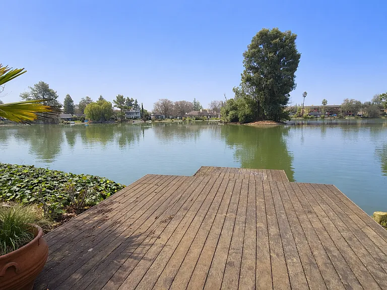 1118 Marina Cir — Photo 17