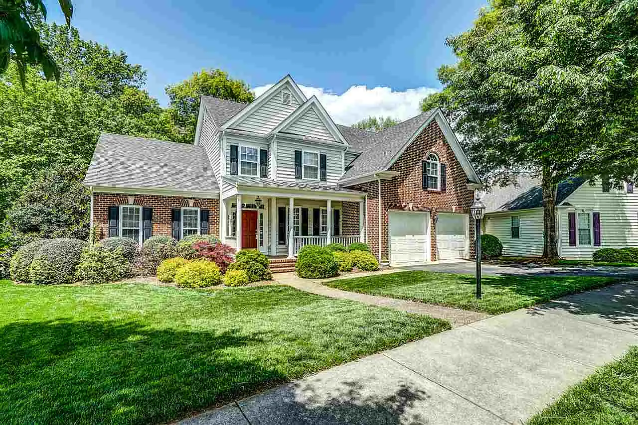 3220 Turnberry Cir photo 1