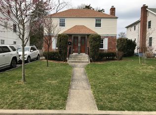 28 Wilwade Rd, Great Neck, NY 11020