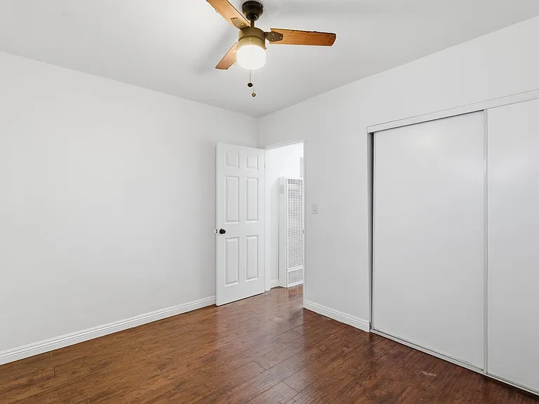 534-536 E Hyde Park Pl — Photo 12