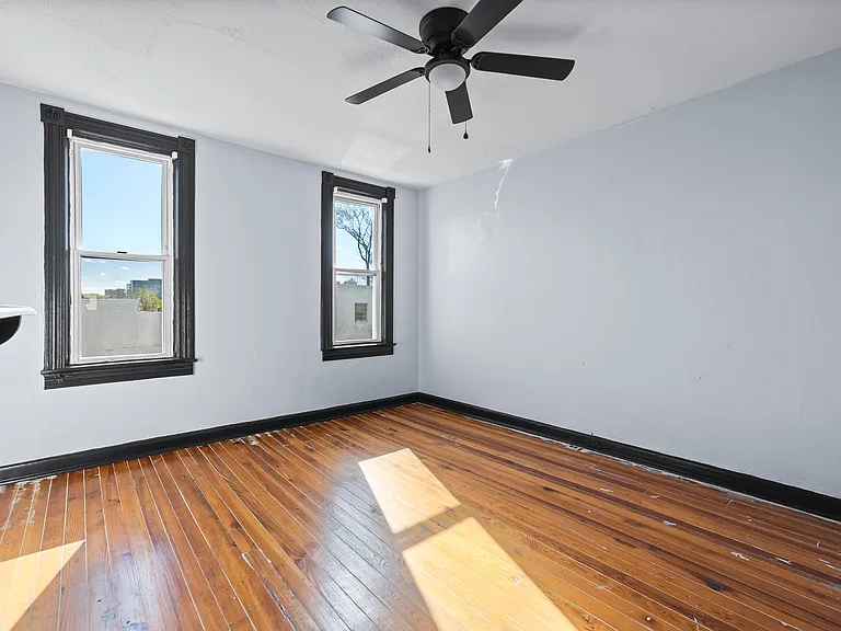 450 W 23rd St — Photo 16