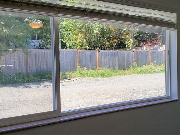 5th image of 11521 26th Ave NE APT 3