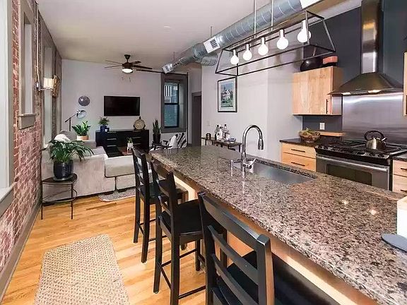 2nd image of 14 W 14th St #101