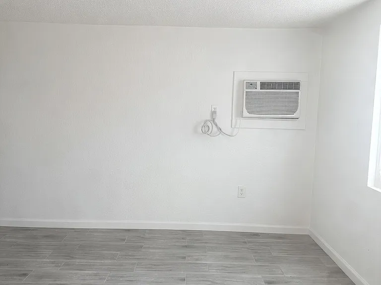 721 W Cheryl Dr #1 — Photo 5