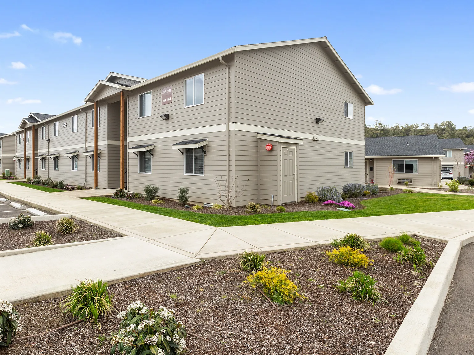Oak Springs — Photo 1