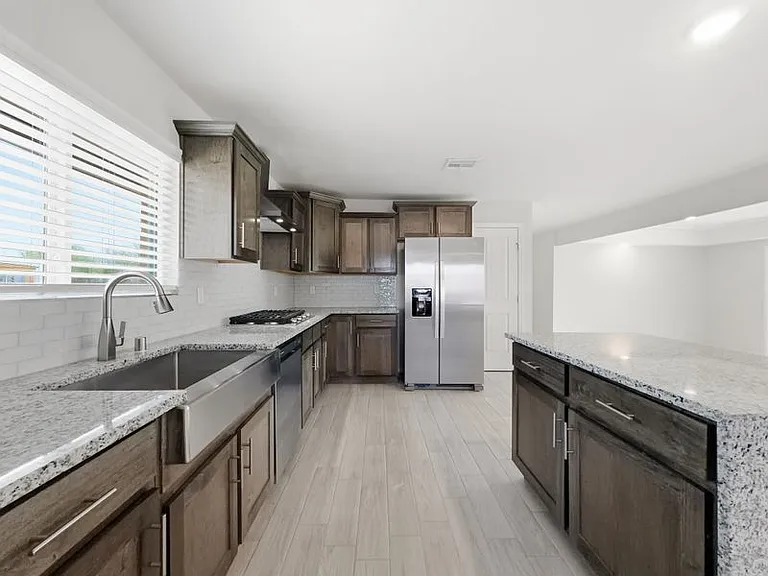 565 Gallagher St — Photo 7