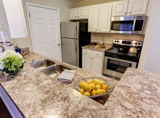 20 Autumn Creek Ln APT G, East Amherst, NY 14051