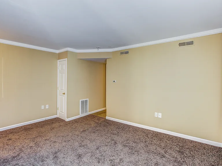 Bloomfield Apartments — Photo 9