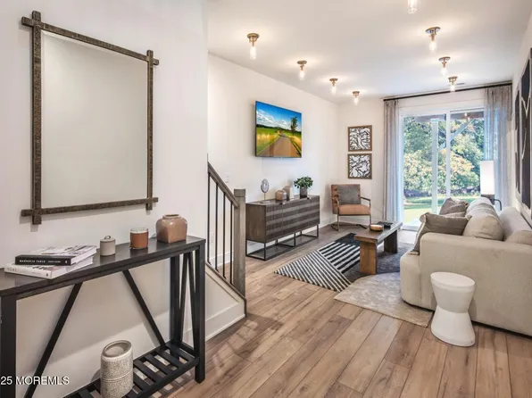 58 Edmund Way, Middletown, NJ 07748