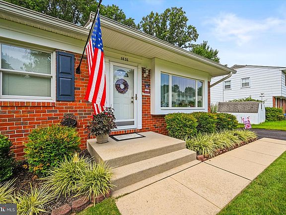 2nd image of 1635 Honeysuckle Dr