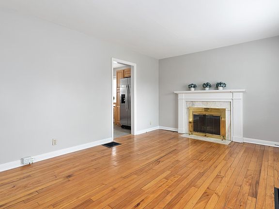 Living Room with fireplace