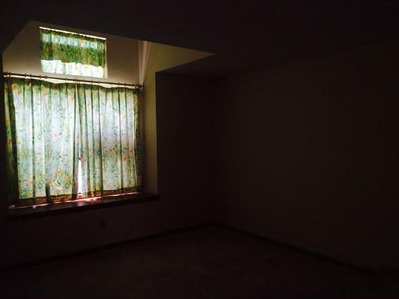 5th image of 6453 Miramar Ct