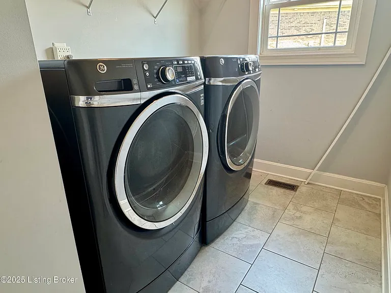 1606 Church Side Dr — Photo 8