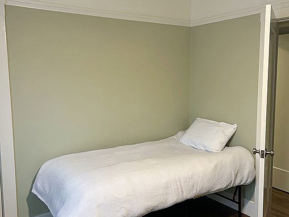 Twin bed, Simmons Beauty Rest bed.