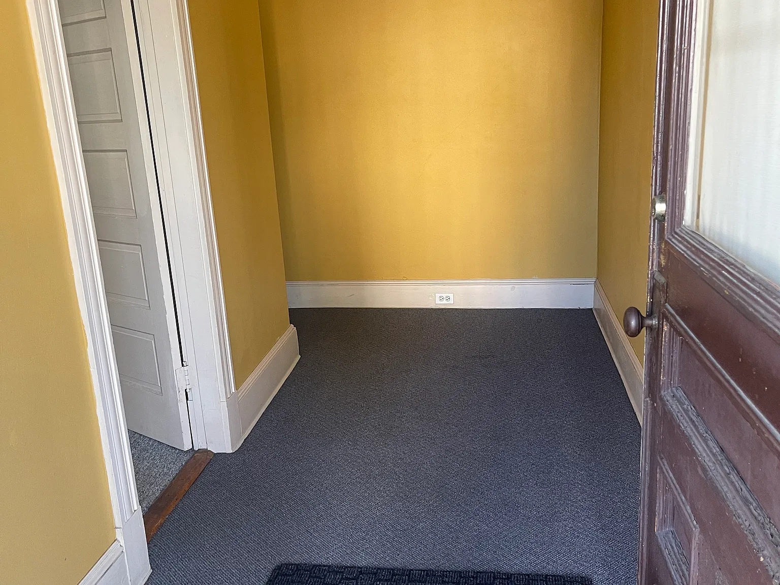 2 bed, 1100 sqft, $2,100 — Photo 4