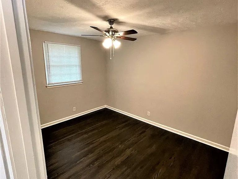 Martha Ln - 408 — Photo 8
