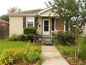 3rd image of 612 N Hullen St