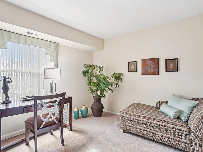 Swan Harbour Apartments — Photo 13