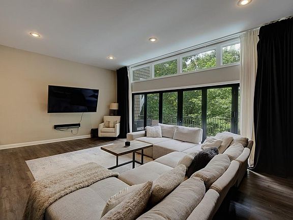 5th image of 305 River Knoll Dr