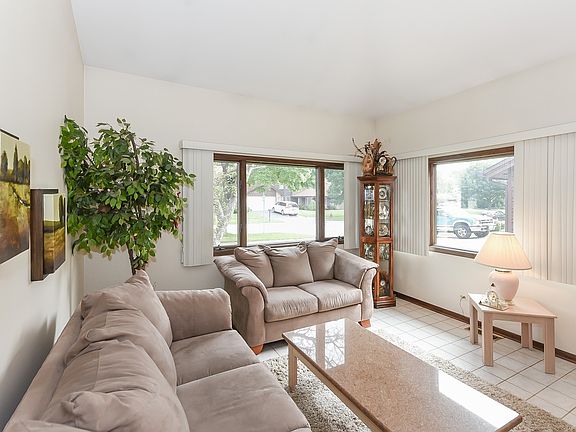 4th image of 531 Waikiki Dr