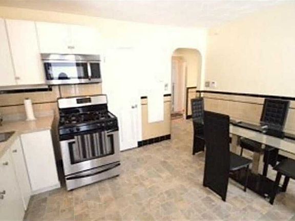 5th image of 20 Longwood Ave