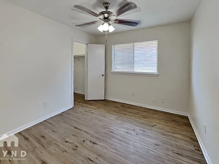 15831 Pryor Dr — Photo 11