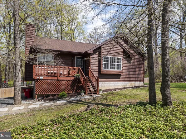 566 Persimmon Pear Ln, Harpers Ferry, WV 25425