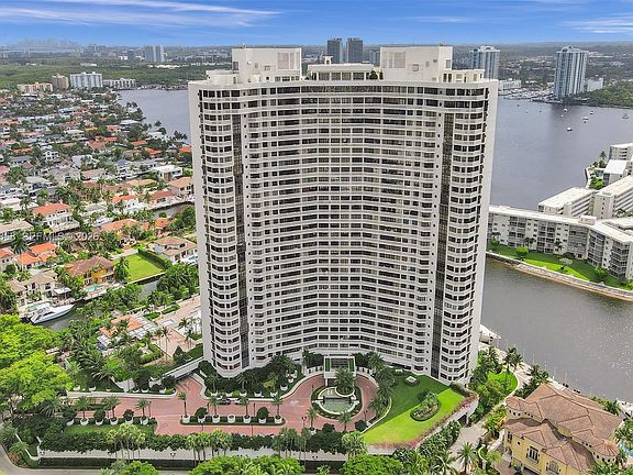 4th image of 1000 W Island Blvd #2909